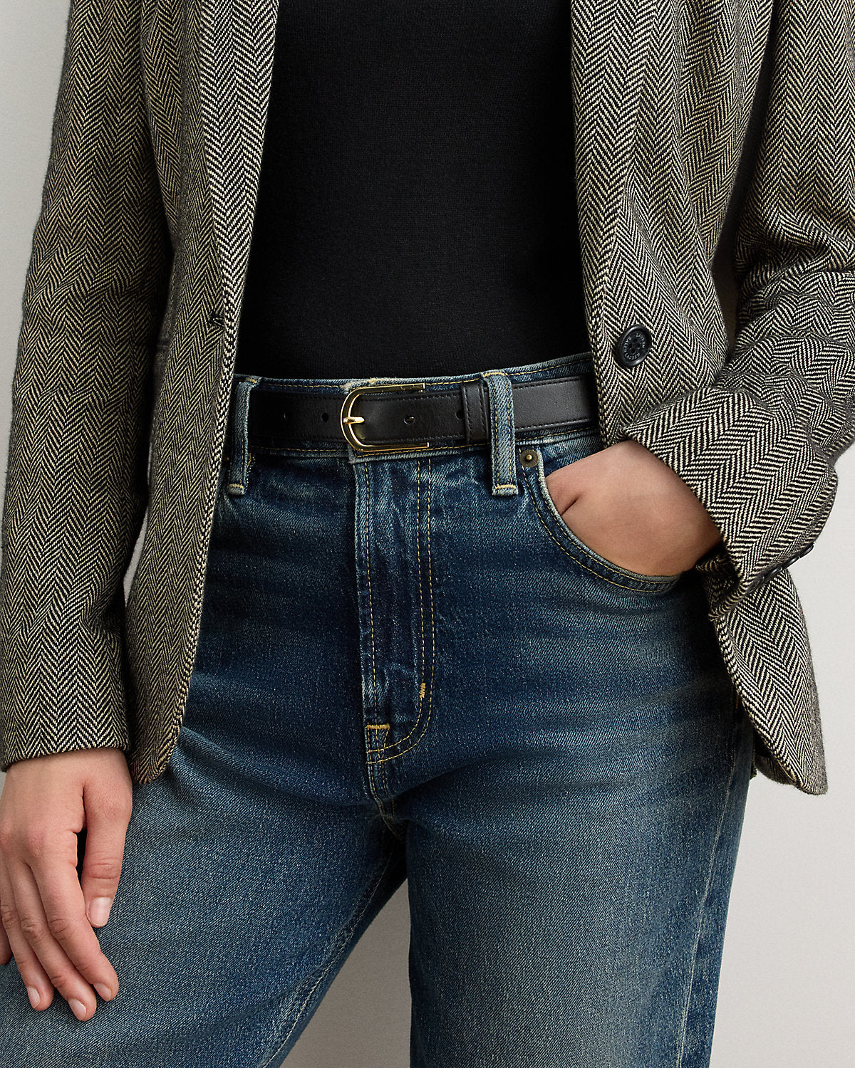 Rounded-Buckle Leather Skinny Belt
